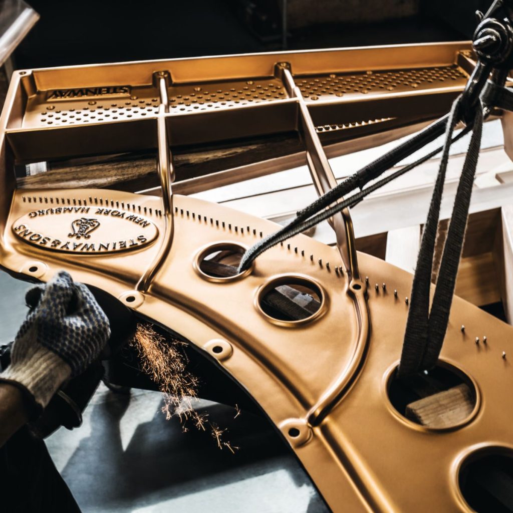 PB STEINWAY SON 030215 05 421 CMJN300 square 1
